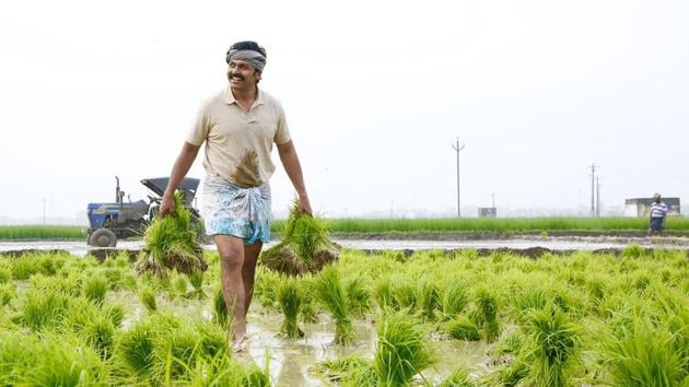 Karthi plays a farmer in Kadai Kutty Singam, which also stars Sayyeshaa and Priya Bhavani Shankar.(Twitter)