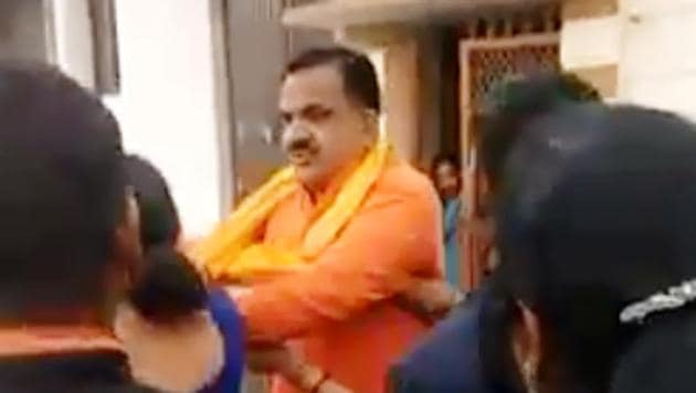 BJ MLA Rajkumar Thukral met BJP state unit president Ajay Bhatt and chief minister Trivendra Singh Rawat in Dehradun on Thursday and presented a six-page explanation to them.(Video Grab)