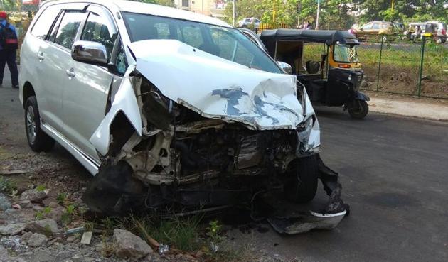 The accident took place around 1am near Akshar junction in Nerul. (Bachchan Kumar) The accident took place around 1am near Akshar junction in Nerul. (Bachchan Kumar)