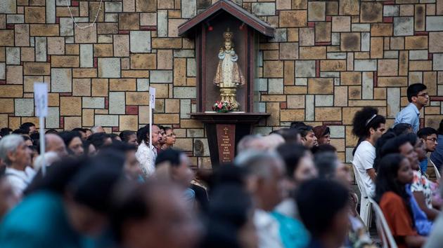 Devotees reflect on the readings of the day and pray in silence in Mumbai. (Satish Bate/HT Photo)