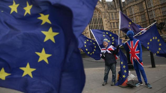 Anti-Brexit demonstrators holding EU flags protest outside the Houses of Parliament in central London on March 29. (AFP Photo) Anti-Brexit demonstrators holding EU flags protest outside the Houses of Parliament in central London on March 29. (AFP Photo)