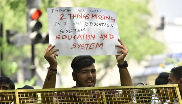 Hundreds of students protested the decision to hold re-exams for CBSE Class 10 mathematics and Class 12 Economics papers, in New Delhi on Thursday. The past 24 hours, since news broke of paper leaks and re-exam orders have seen fast-paced developments — from Union HRD minister Prakash Javadekar promising a new system to plug leaks, PM Modi demanding action to reported Delhi Police raids in the matter. (Anushree Fadnavis / HT Photo) Hundreds of students protested the decision to hold re-exams for CBSE Class 10 mathematics and Class 12 Economics papers, in New Delhi on Thursday. The past 24 hours, since news broke of paper leaks and re-exam orders have seen fast-paced developments — from Union HRD minister Prakash Javadekar promising a new system to plug leaks, PM Modi demanding action to reported Delhi Police raids in the matter. (Anushree Fadnavis / HT Photo)