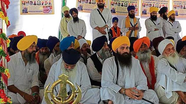 Sikh hardliners at the bhog ceremony of Gurbaksh Singh Khalsa at Gurdwara Lakhnour Sahib in Ambala on Thursday. (HT Photo) Sikh hardliners at the bhog ceremony of Gurbaksh Singh Khalsa at Gurdwara Lakhnour Sahib in Ambala on Thursday. (HT Photo)