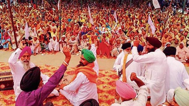 Farmers during a state-level debt waiver rally in Tarn Taran on Thursday. (HT Photo) Farmers during a state-level debt waiver rally in Tarn Taran on Thursday. (HT Photo)