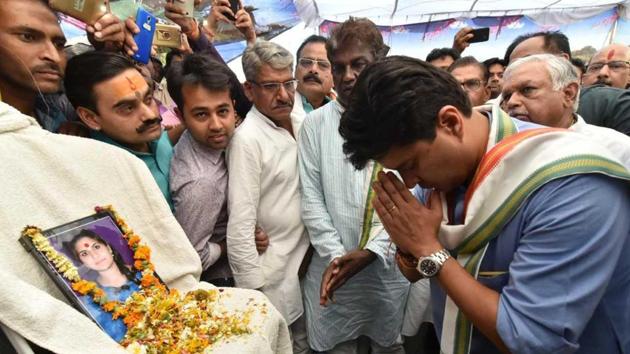 Congress leader Jyotiraditya Scindia met Preeti Raghuvanshi’s family members in Udaipura on March 30. (HT Photo) Congress leader Jyotiraditya Scindia met Preeti Raghuvanshi’s family members in Udaipura on March 30. (HT Photo)
