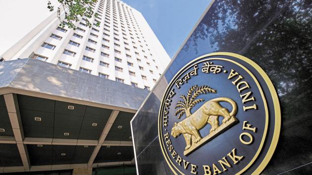 The latest consensus is for the RBI to hike the repo rate and the reverse repo rate by 25 basis points in the first three months of 2019 and follow it up with another one in the quarter through to end-December.(Aniruddha Chowdhury/Mint)