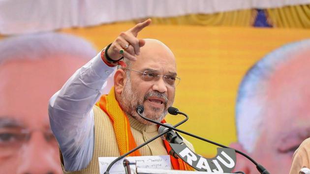 BJP national president Amit Shah addresses the Navashakti Samavesh of three assembly constituencies in Mysore on Friday.(PTI photo)