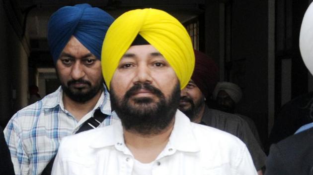 Star Value of Ward No 10 at Patiala Jail Goes Up as Navjot Sidhu Gets Daler  Mehndi for Company - News18