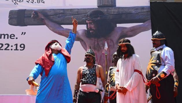 Parishioners of Don Bosco church at Yerawada stage the part where chief priests and the elders persuade the crowd to ask Roman governor Pontius Pilate to set Barabbas free and have Jesus put to death.  (SHANKAR NARAYAN/HT PHOTO) 