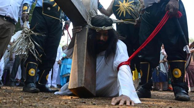 Members of Don Bosco church at Yerawada enact the part where Jesus Christ falls while carrying the cross. (SHANKAR NARAYAN/HT PHOTO) 