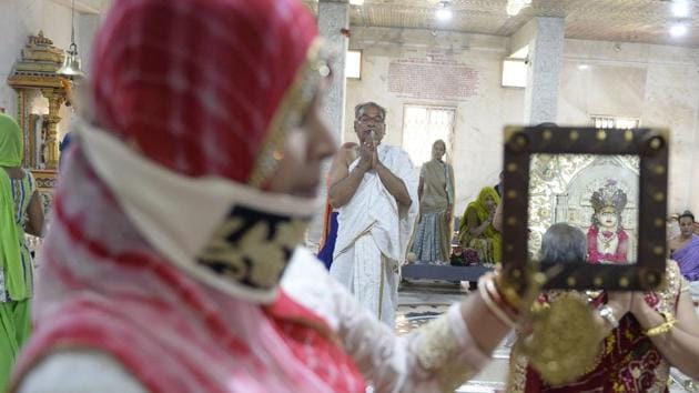 A devotee from the Jain community uses a mirror to view a statue of Lord Mahavir while offering prayers on Mahavir Jayanti at the Sri Mahavir Jain Temple in Hyderabad, Telangana. (Noah Seelam / AFP) A devotee from the Jain community uses a mirror to view a statue of Lord Mahavir while offering prayers on Mahavir Jayanti at the Sri Mahavir Jain Temple in Hyderabad, Telangana. (Noah Seelam / AFP)