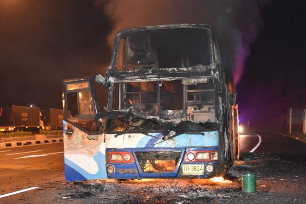 This photo by Dailynews taken in the early hours of March 30 shows the aftermath of a bus fire, in which at least 20 Myanmar migrant workers died, in the Thai western border province of Tak. (AFP Photo) This photo by Dailynews taken in the early hours of March 30 shows the aftermath of a bus fire, in which at least 20 Myanmar migrant workers died, in the Thai western border province of Tak. (AFP Photo)