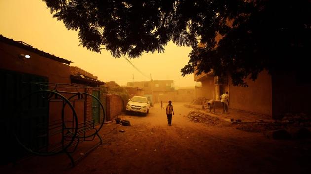 A thick sandstorm engulfed the Sudanese capital of Khartoum, forcing authorities to cancel flights and shut schools in Khartoum and other nearby towns. (Ashraf Shazly / AFP)