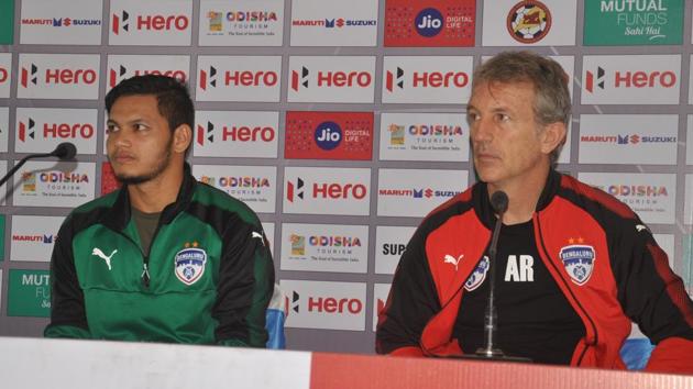 Bengaluru FC’s Spanish coach Albert Roca (R) stated that his boys are ready for the challenge against Gokulam Kerala FC.(AIFF)