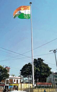 The tallest Tricolour in Uttarakhand was hoisted on a 155-foot-long flag post at Haldwani in Nainital district on Saturday. (HT Photo) The tallest Tricolour in Uttarakhand was hoisted on a 155-foot-long flag post at Haldwani in Nainital district on Saturday. (HT Photo)