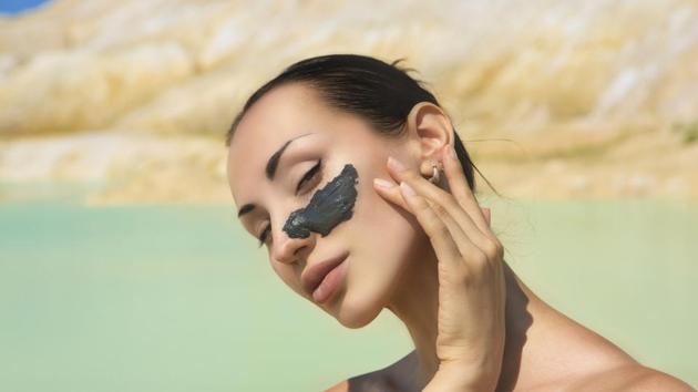 The Dead Sea, the lowest point of earth, is full of black mud which could be easily spread on the body, soothing the skin with its healthy ingredients.(Shutterstock)