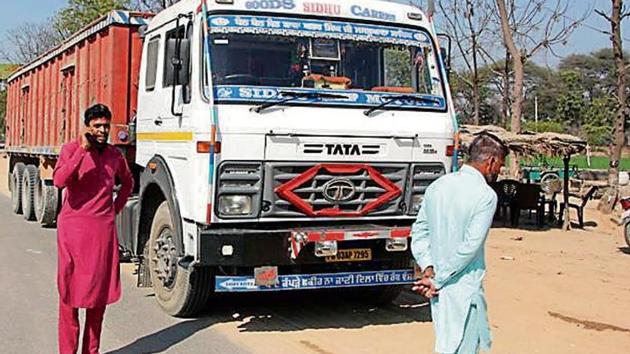 The talks between representatives of truck unions and officials of the food and civil supplies department could not make any headway even as rice millers came forward to join the tendering process in several areas of the state.(HT File/Representative image) The talks between representatives of truck unions and officials of the food and civil supplies department could not make any headway even as rice millers came forward to join the tendering process in several areas of the state.(HT File/Representative image)