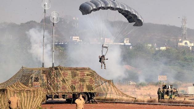 Army personnel enact combat situation during the 124th Raising Day of Southern Command Military Tattoo event at Race course in Pune on March 31. (PRATHAM GOKHALE/HT PHOTO)