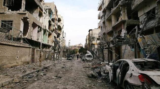 Damaged buildings are seen in the besieged town of Douma, Eastern Ghouta, Damascus, Syria, February 25.(Reuters Photo) Damaged buildings are seen in the besieged town of Douma, Eastern Ghouta, Damascus, Syria, February 25.(Reuters Photo)