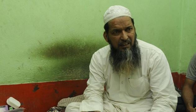 Moulana Imdadul Rashidi, Imam of Noorani Masjid, has made headlines by emerging as a messenger of peace in Asansol. His 16-year-old son, Sibtullah, died in riots.(Samir Jana/HT Photo)