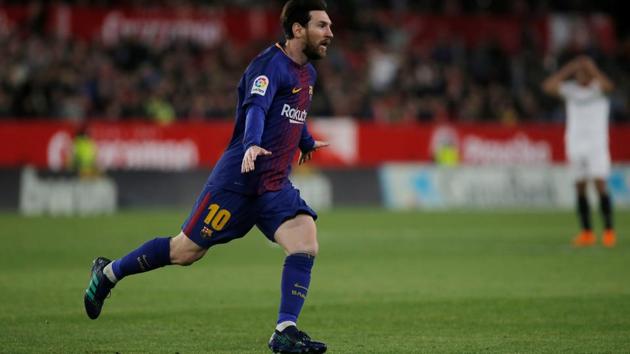 Lionel Messi rescued FC Barcelona’s unbeaten season on Saturday as the La Liga leaders scored twice in the last three minutes to snatch a 2-2 draw at Sevilla.(REUTERS)
