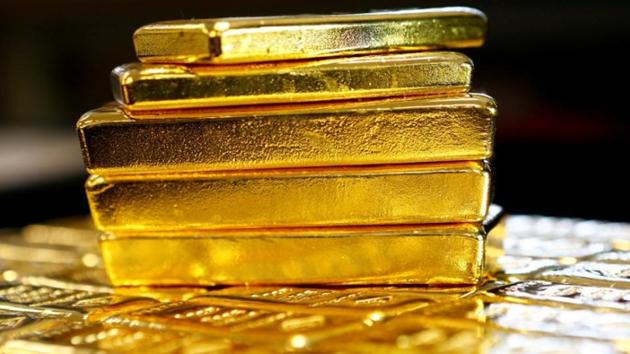 DRI officials recovered 34 gold bars of foreign origin cumulatively weighing 5.6 kg and valued at Rs 1.68 crore from the accused.(Reuters File Photo) DRI officials recovered 34 gold bars of foreign origin cumulatively weighing 5.6 kg and valued at Rs 1.68 crore from the accused.(Reuters File Photo)