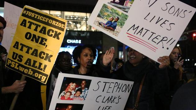 Protesters hold signs and chant slogans as they march in Times Square in the Manhattan borough of New York City, during a protest against the death of Stephon Clark in Sacramento, California, US March 28.(Reuters Photo)