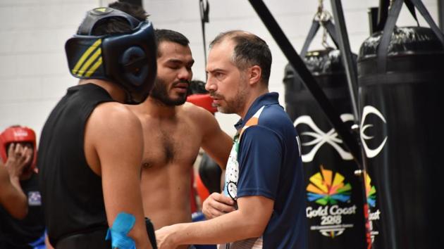 Indian boxing men’s team coach Santiago Nieva (right) is facing the heat for the needle incident at Commonwealth Games 2018.(Facebook)