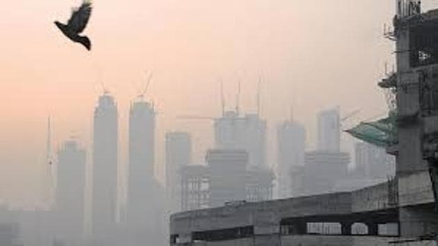 The report identified Nanded, Dombivli, Ambernath, Badlapur, Ulhasnagar, Thane and Bhiwandi as the most polluted cities, with the highest levels of sulphur dioxide and nitrogen dioxide.(HT File Photo)