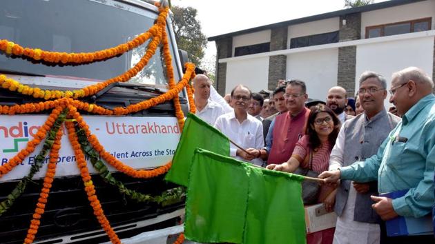 Chief minister Trivendra Singh Rawat flags off ‘Uttarakhand Startup Yatra’ at his official residence in Dehradun on Monday.(HT Photo)