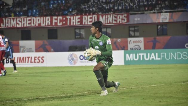 Jamshedpur FC goalkeeper Sanjiban Ghosh helped them defeat Minerva Punjab in Super Cup.(AIFF)