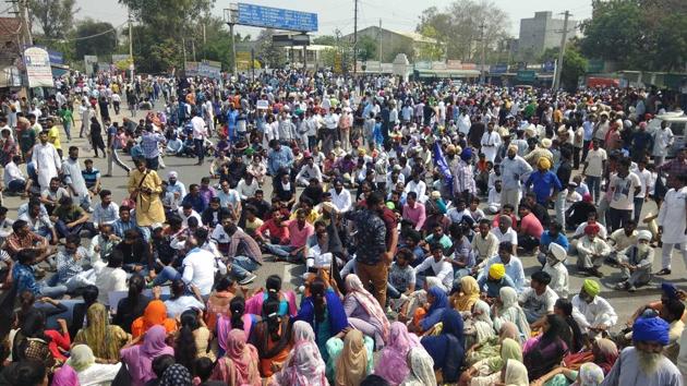 Dalit organisations protesting against dilution of provisions of the Scheduled Castes/Scheduled Tribes (Prevention of Atrocities) Act in Sangrur on Monday (HT Photo)