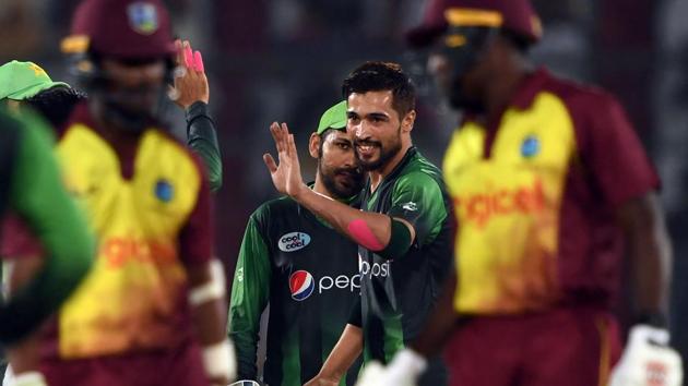 Pakistans' bowler Mohammad Amir (C) celebrates with teammates after the taking the wicket of West Indies' captain Jason Mohammed during the second Twenty20 (T20) International cricket match in Karachi on Monday.(AFP)