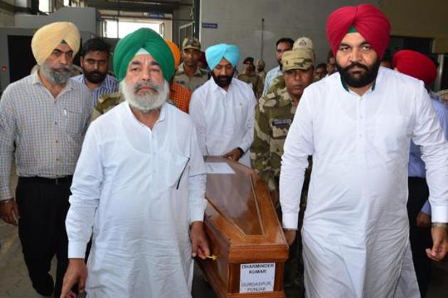 Congress MP from Amritsar, Gurjeet Singh Aujla (right) and other party leaders carry the coffin of Dharminder Kumar which was brought from Iraq, at Sri Guru Ram Dass Jee International Airport in Amritsar on Monday (Sameer Sehgal /HT) Congress MP from Amritsar, Gurjeet Singh Aujla (right) and other party leaders carry the coffin of Dharminder Kumar which was brought from Iraq, at Sri Guru Ram Dass Jee International Airport in Amritsar on Monday (Sameer Sehgal /HT)