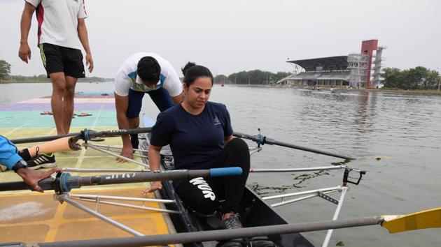 Kritika Khanna training at the Army Rowing Node, CME Dapodi.(HT PHOTO)