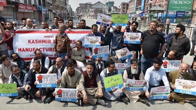 Kashmir Traders and Manufactures Fedration raise slogans during a protest at Lal Chowk in Srinagar on Monday.(PTI Photo)