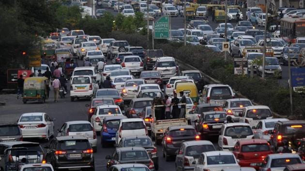 The police said they will intensify crackdown on those violating traffic norms on the Maharaja Agrasen Marg.(Sunil Ghosh/HT Photo)