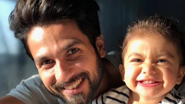 Shahid Kapoor has just the right thing to remind his daughter how stylish the wold once thought he was.(Instagram)