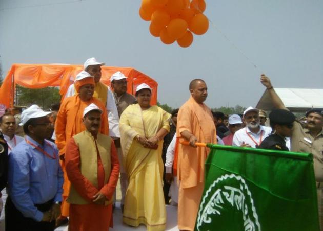 Chief minister Yogi Adityanath launching the ‘School Chalo Abhiyan’ in Siddharthnagar.(HT Photo) Chief minister Yogi Adityanath launching the ‘School Chalo Abhiyan’ in Siddharthnagar.(HT Photo)