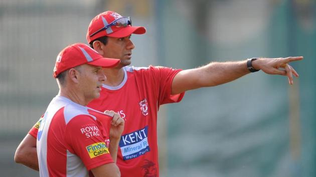 Venkatesh Prasad (R) had resigned from the position citing potential conflict of interest with him taking over as bowling coach of Kings XI Punjab.(HT photo)