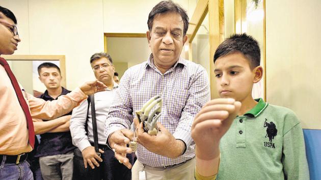 14-year-old Sahil from Srinagar uses high-tech artificial limbs being produced by an Indian manufacturer to help disabled people gain limb function at Vinobapuri, Lajpat Nagar-II in New Delhi.(Raj K Raj/HT PHOTO)