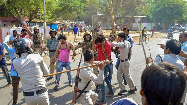Police personnel lathi charge a protestor during 'Bharat Bandh' against the alleged 'dilution' of Scheduled Castes/Scheduled Tribes act in Gwalior on Monday.(PTI Photo) Police personnel lathi charge a protestor during 'Bharat Bandh' against the alleged 'dilution' of Scheduled Castes/Scheduled Tribes act in Gwalior on Monday.(PTI Photo)