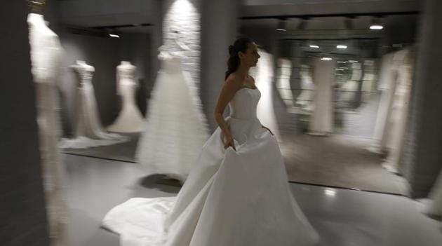 Becky Smith said she was working at the supermarket when Spiering walked up and gave her a piece of paper with his name and phone number on it.(AP Photo/Representational image)