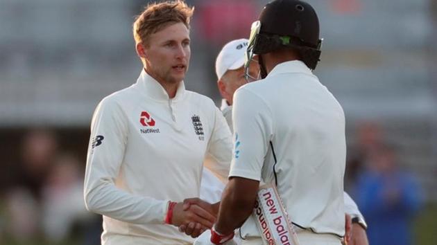 Joe Root shakes hands with Ish Sodhi (R) on Day 5 of the second Test between England and New Zealand in Christchurch.(REUTERS)