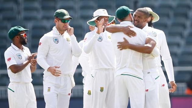 Follow full cricket score of South Africa vs Australia, 4th Test, Day 5, Johannesburg here. Vernon Philander’s 6/21 helped South Africa crush Australia by 492 runs in Johannesburg to win the four-match series 3-1.(AFP)