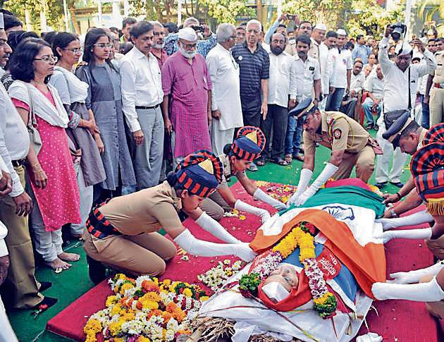 Funeral of Bhai Vaidya at Sane Guruji Smarak in Pune on Tuesday.(HT PHOTO) Funeral of Bhai Vaidya at Sane Guruji Smarak in Pune on Tuesday.(HT PHOTO)