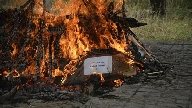 The body of construction worker Surjeet Mainka, who was killed in Iraq, is cremated in Chuhar Wali village on the outskirts of Jalandhar on April 3, 2018. Last month, Sushma Swaraj informed Parliament that the 39 Indian workers abducted by IS from Mosul in 2014 and presumed alive had been confirmed killed. (Shammi Mehra / AFP)