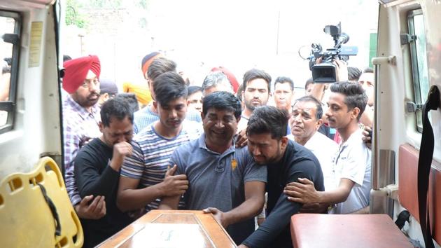 Rakesh Kumar and Pawan Kumar, sons of Balwant Rai who was killed in Iraq, wailing as his coffin arrives at their native village, Dhadhe, on the out skirts of Jalandhar on Tuesday.(Pardeep Pandit/HT) Rakesh Kumar and Pawan Kumar, sons of Balwant Rai who was killed in Iraq, wailing as his coffin arrives at their native village, Dhadhe, on the out skirts of Jalandhar on Tuesday.(Pardeep Pandit/HT)