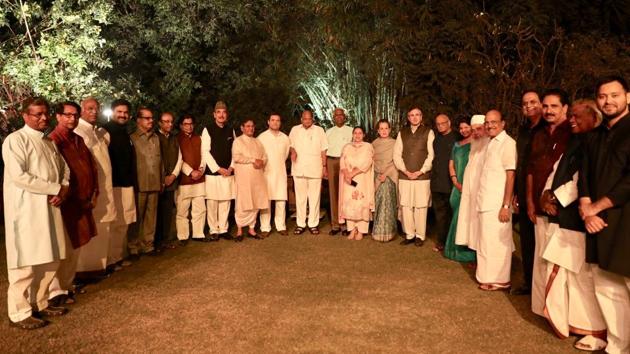 Leaders from various political parties at a dinner organised by Congress president Rahul Gandhi and Sonia Gandhi, Janpath, New Delhi, March 13, 2018(AICC/HT)