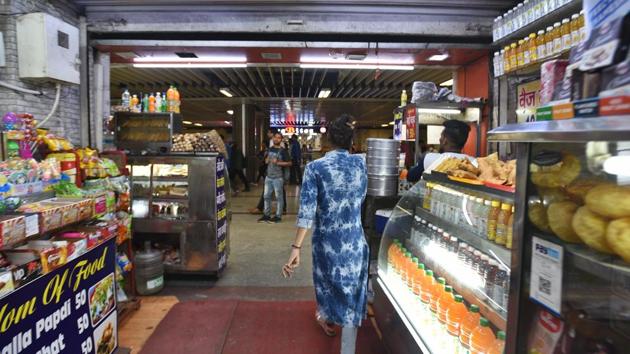 The Metro system has evolved over the years in its use of interior space. Where small kiosks serving food were the mainstay, like seen here at Kashmere Gate, full scale restaurants and food courts like the Palate of Delhi opened at Dhaula Kuan last year are turning the Metro into a food destination without the hassle of traffic or additional commutes. (Raj K Raj / HT Photo) The Metro system has evolved over the years in its use of interior space. Where small kiosks serving food were the mainstay, like seen here at Kashmere Gate, full scale restaurants and food courts like the Palate of Delhi opened at Dhaula Kuan last year are turning the Metro into a food destination without the hassle of traffic or additional commutes. (Raj K Raj / HT Photo)